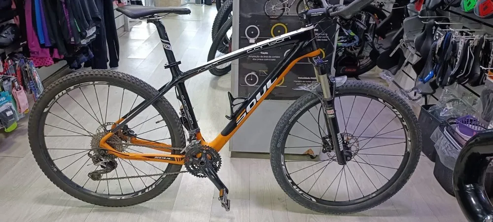 (SEMI NOVA) BICICLETA ARO 27.5 CARBONO.: SOUL CYCLES SL 927 XT CARBON TAM.: 17